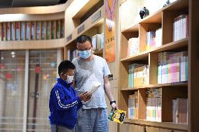 CHINA-HEBEI-WORLD BOOK DAY-READING (CN)