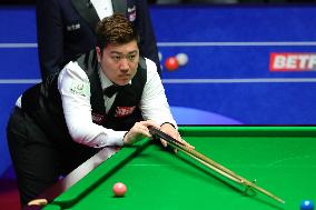 (SP)BRITAIN-SHEFFIELD-SNOOKER-WORLD CHAMPIONSHIP-ROUND 2