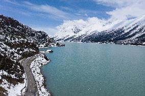 CHINA-TIBET-RA'OG LAKE-SNOWY SCENERY (CN)