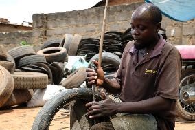 UGANDA-KAMPALA-RUBBER TIRE-RECYCLE