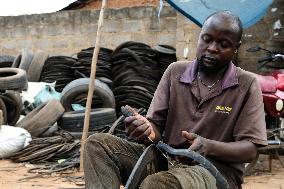 UGANDA-KAMPALA-RUBBER TIRE-RECYCLE