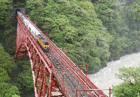 Kurobe Gorge sightseeing train