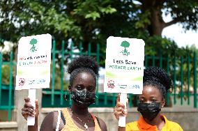 UGANDA-KAMPALA-CLIMATE CHANGE-TEENAGER-PROTEST