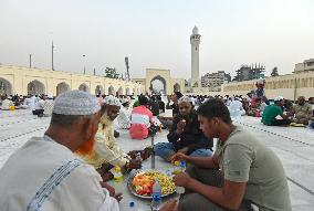 BANGLADESH-DHAKA-MASS-IFTAR-GATHERING