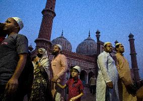 INDIA-NEW DELHI-LAYLAT AL-QADR-NIGHT PRAYERS