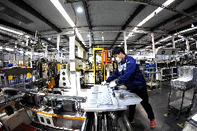 CHINA-SHANGHAI-AUTO MAKING-INDUSTRY-RESUMPTION (CN)