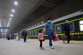 CHINA-XINJIANG-SLOW TRAIN SERVICE (CN)