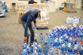 SOUTH AFRICA-CAPE TOWN-KWAZULU-NATAL-FLOODING-BOTTLED WATER-DONATION