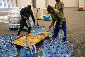 SOUTH AFRICA-CAPE TOWN-KWAZULU-NATAL-FLOODING-BOTTLED WATER-DONATION