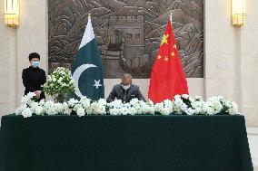 PAKISTAN-PRESIDENT-CONDOLENCES-DEATH-CHINESE NATIONALS
