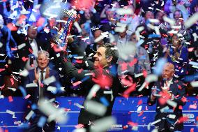 (SP)BRITAIN-SHEFFIELD-SNOOKER-WORLD CHAMPIONSHIP-CEREMONY