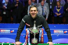 (SP)BRITAIN-SHEFFIELD-SNOOKER-WORLD CHAMPIONSHIP-CEREMONY