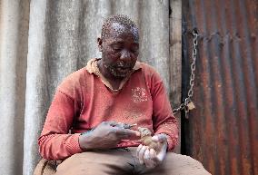 ZIMBABWE-BULAWAYO-WOOD CARVING