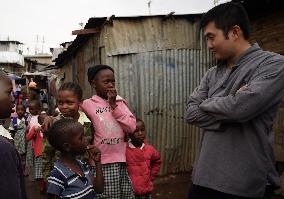 KENYA-NAIROBI-CHINESE VOLUNTEER-SLUM CHILDREN-NOURISHING DREAMS