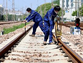 CHINA-SHANGHAI-COVID-19-SUBWAY-MAINTENANCE (CN)