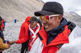 CHINA-MOUNT QOMOLANGMA-SCIENTIFIC EXPEDITION TEAM-BASE CAMP-RETURN (CN)