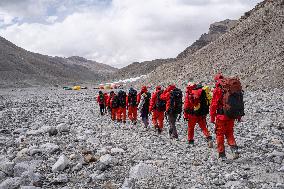 CHINA-MOUNT QOMOLANGMA-SCIENTIFIC EXPEDITION TEAM-BASE CAMP-RETURN (CN)