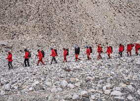 CHINA-MOUNT QOMOLANGMA-SCIENTIFIC EXPEDITION TEAM-BASE CAMP-RETURN (CN)