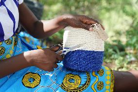 KENYA-MACHAKOS-WOMEN-BASKET-WEAVING