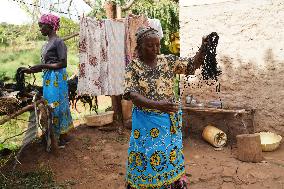 KENYA-MACHAKOS-WOMEN-BASKET-WEAVING