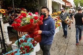 U.S.-LOS ANGELES-MOTHER'S DAY-FLOWER MARKET