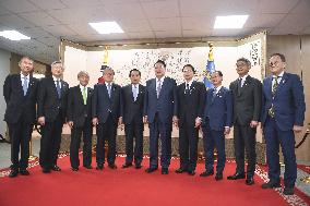 Japanese lawmakers meet with S. Korean President Yoon