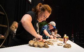 CANADA-TORONTO-OYSTER SHUCKING COMPETITION