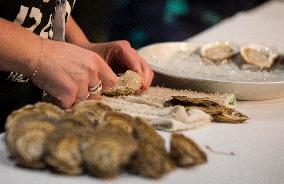 CANADA-TORONTO-OYSTER SHUCKING COMPETITION
