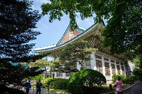 SOUTH KOREA-SEOUL-CHEONG WA DAE-TOURISTS