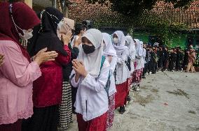 INDONESIA-BANDUNG-SCHOOL-FIRST DAY