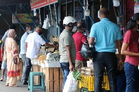 SRI LANKA-COLOMBO-CLASHES-CURFEW RELAXED