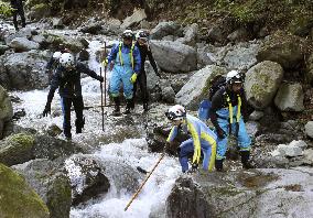 Search for missing girl in Japan