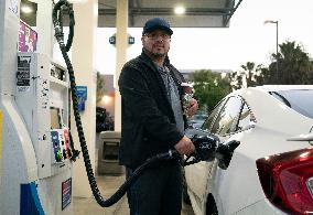 U.S.-CALIFORNIA-MILLBRAE-GASOLINE PRICES-RISE