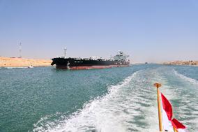 EGYPT-ISMAILIA-SUEZ CANAL-SHIPS-DAILY LIFE