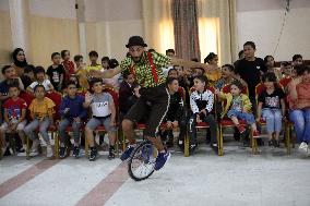 MIDEAST-HEBRON-CIRCUS-PERFORMANCE