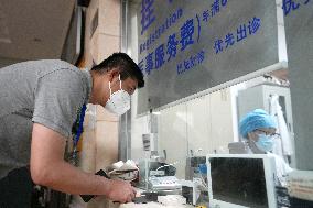 CHINA-BEIJING-COVID-19-PREVENTION AND CONTROL-GOVERNMENT WORKER (CN)
