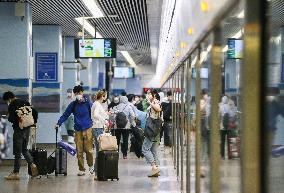 CHINA-SHANGHAI-PUBLIC TRANSPORTATION-RESUMPTION (CN)