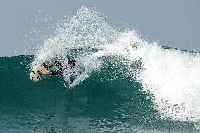 (SP)INDONESIA-WEST JAVA-SURFING