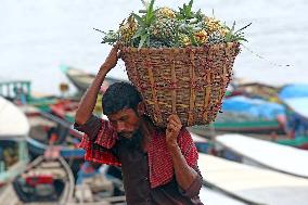 BANGLADESH-RANGAMATI-FLOATING MARKET