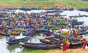 BANGLADESH-RANGAMATI-FLOATING MARKET