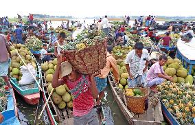 BANGLADESH-RANGAMATI-FLOATING MARKET