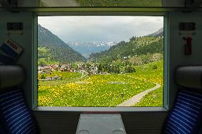 SWITZERLAND-WORLD HERITAGE-RHAETIAN RAILWAY-ALBULA-BERNINA