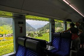 SWITZERLAND-WORLD HERITAGE-RHAETIAN RAILWAY-ALBULA-BERNINA