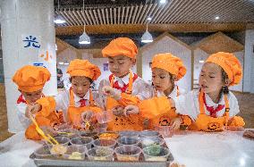 CHINA-CHONGQING-NOODLES MAKING CLASS-CHILDREN (CN)