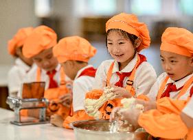 CHINA-CHONGQING-NOODLES MAKING CLASS-CHILDREN (CN)