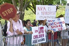 Protest at NRA meeting in Texas