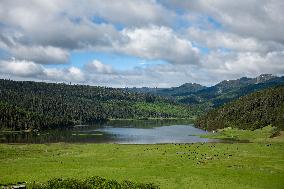 CHINA-YUNNAN-SHANGRI-LA-POTATSO NATIONAL PARK-SCENERY (CN)