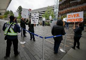 CANADA-RICHMOND-VANCOUVER INTERNATIONAL AIRPORT-SECURITY SCREENING OFFICERS-RALLY