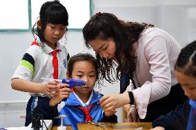 CHINA-HUNAN-CHILDREN-CREATIVE ART LESSON (CN)