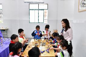 CHINA-HUNAN-CHILDREN-CREATIVE ART LESSON (CN)